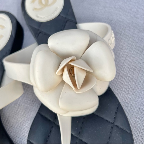 CHANEL Camellia Rubber Flat
Thong Sandals Flip Flops Black x
White - Picture 3 of 7